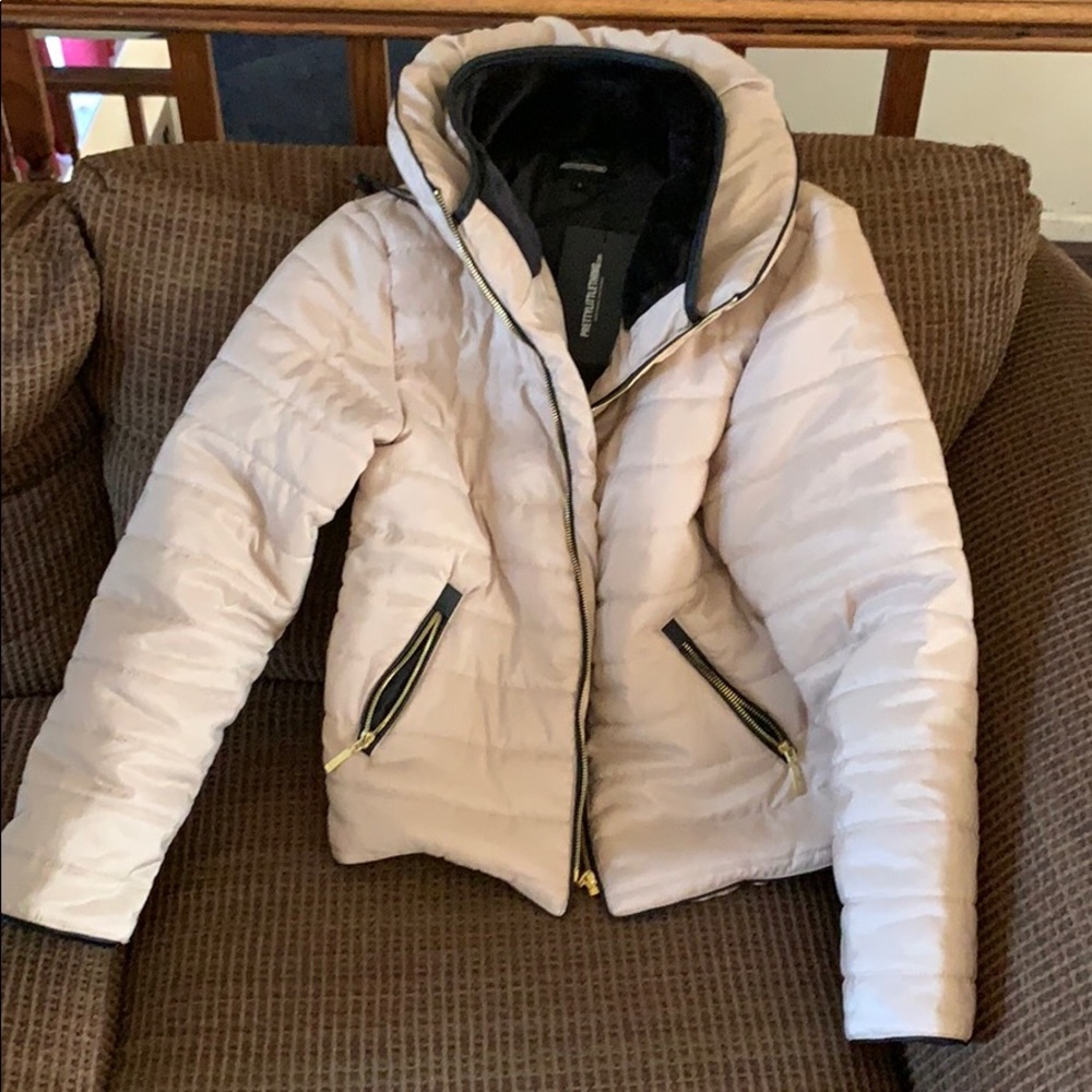 Tan winter jacket - Picture 3 of 3